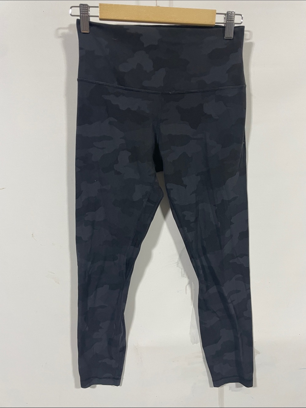 lululemon athletica Black & Dark Gray Camouflage Leggings - Picture 1 of 4